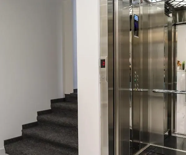 N Center By Noshi تيرانا