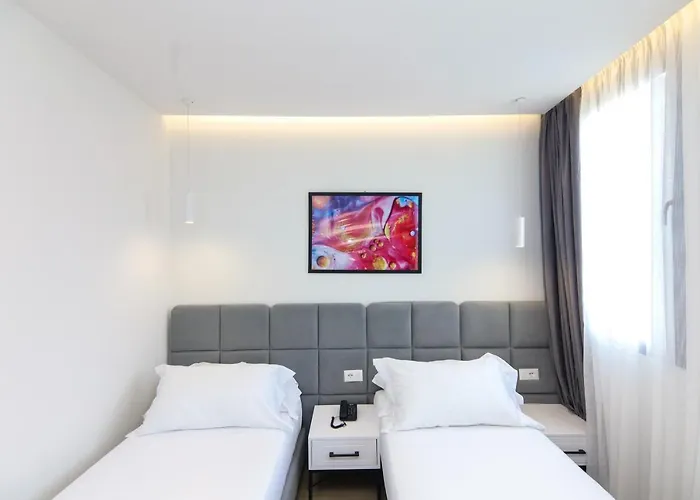 N Center By Noshi فندق تيرانا