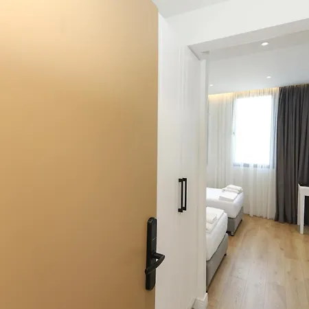 N Center By Noshi Hotel