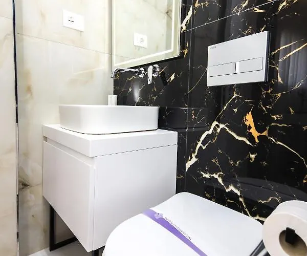 Hotel N Center By Noshi Tirana