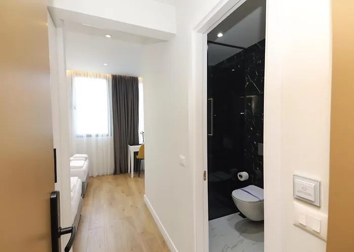 호텔 N Center By Noshi 티라나